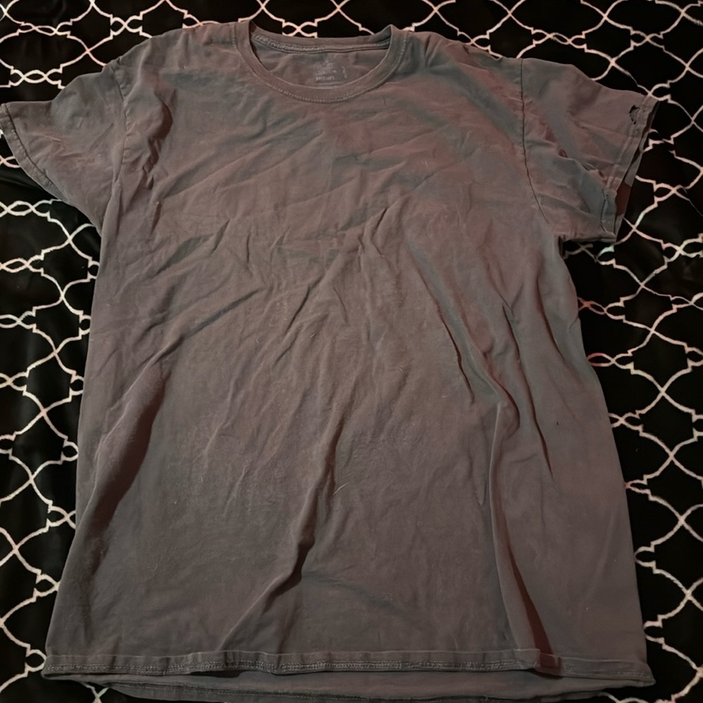 grey tee shirt